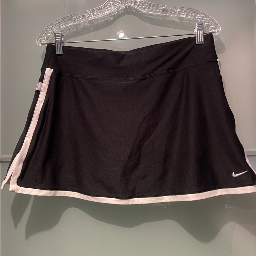 Nike Black Athletic Skorts White Trim Size Large